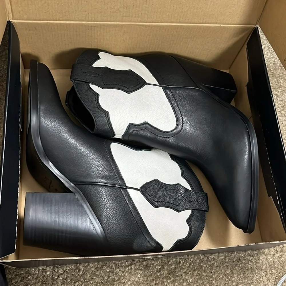 Marc Fisher LTD Gona Western Leather Booties in Black/White